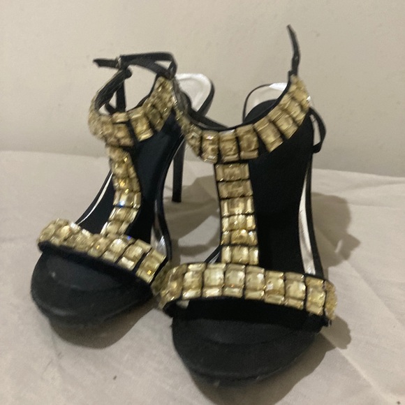 Black heels with crystals - Picture 1 of 3